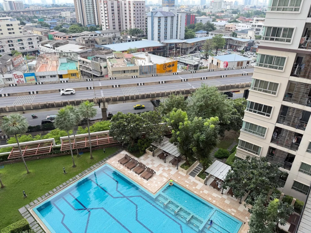 For rent or sale: The Trust Residence Pinklao, 1 bedroom, 1 bathroom. Great location, convenient transportation. Book now!
