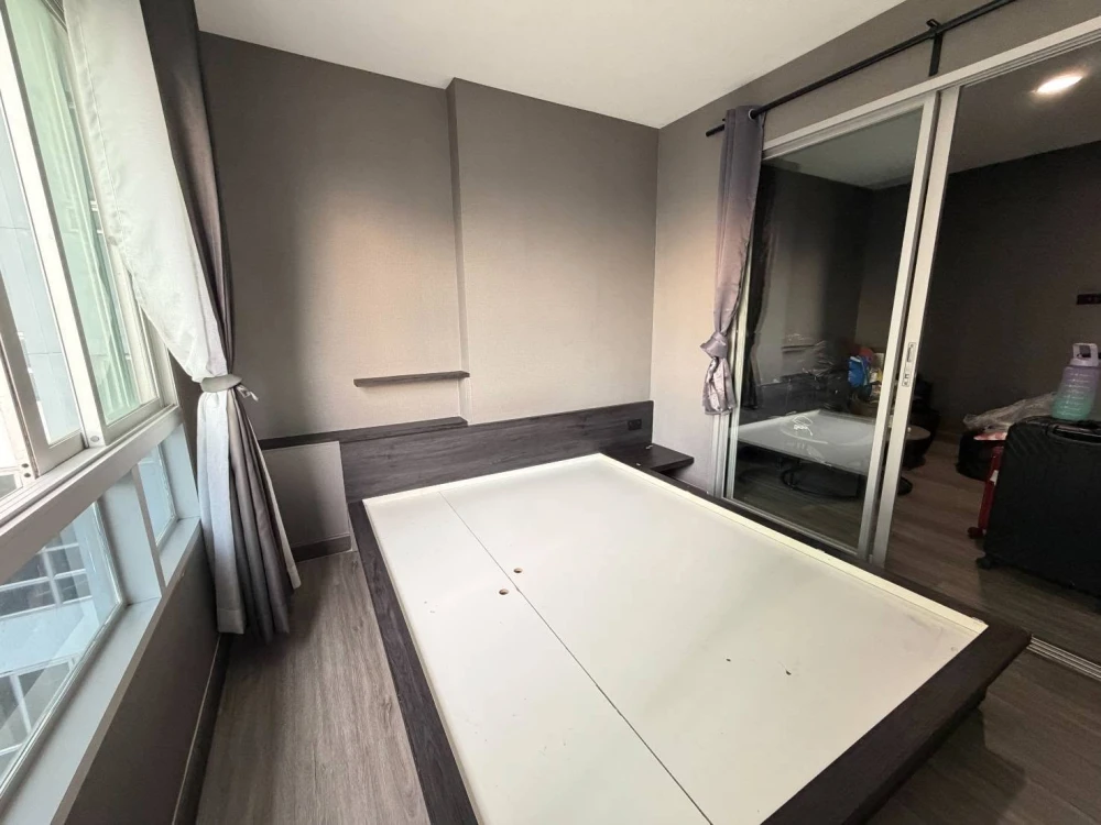 For rent or sale: The Trust Residence Pinklao, 1 bedroom, 1 bathroom. Great location, convenient transportation. Book now!