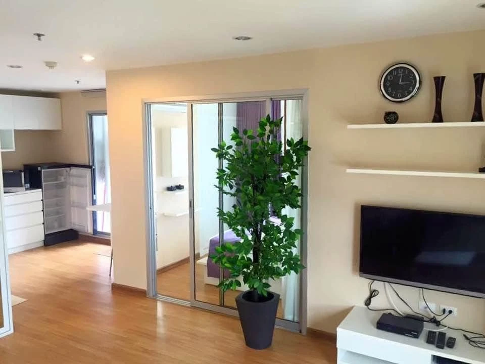 For rent or sale: The Trust Residence Ratchada-Rama 3. Nice rooms in a great location with spacious living areas. Book now!