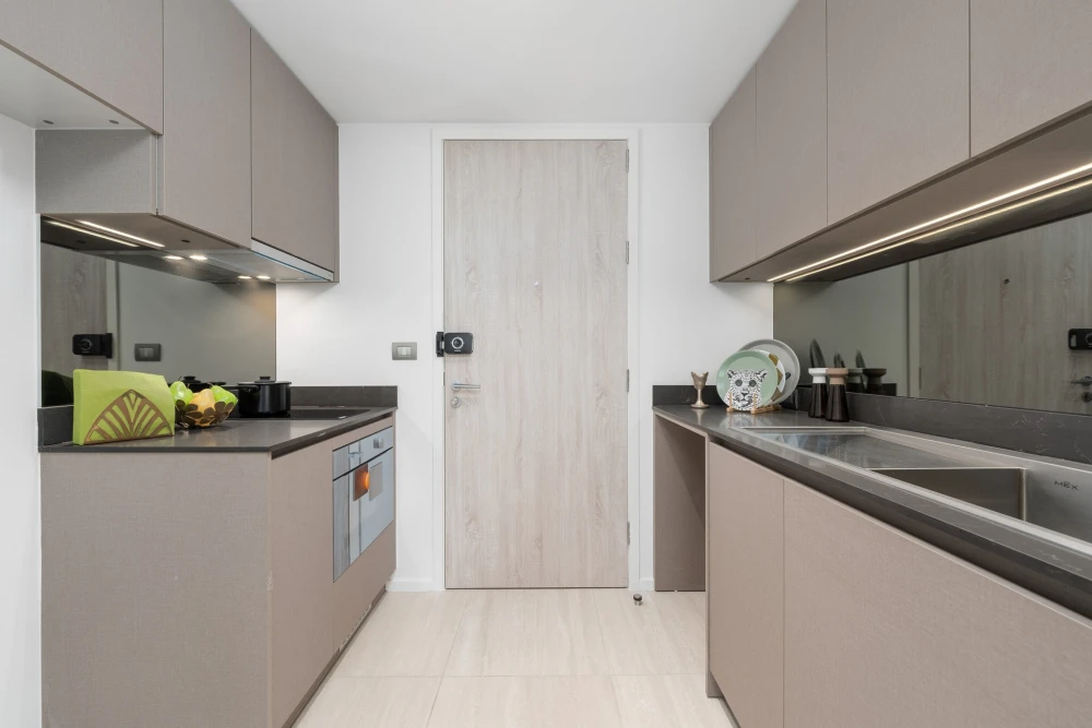 For rent: Craft Ploenchit, fully furnished, ready to move in, complete with amenities, great price, hurry and reserve now, don't miss out!