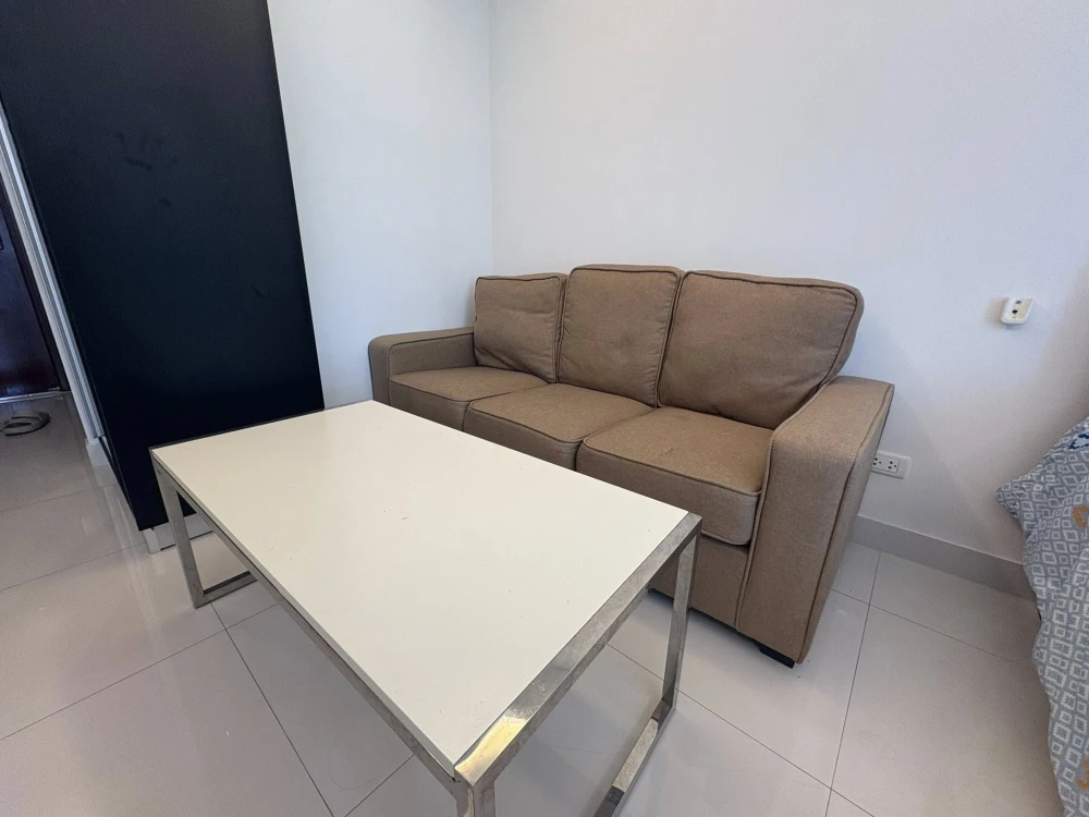 For rent: Club Royal Wongamat (North Pattaya), studio room 25 sq m., fully furnished, just bring your own furniture and move in.