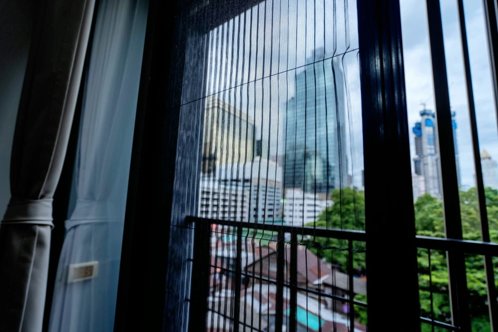 For rent: Class Condo Silom, fully furnished, with a view of the green area, very comfortable to the eyes, ready to book now.