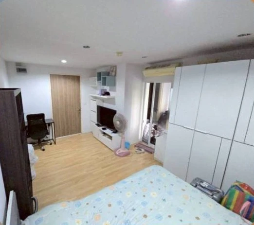For rent, Cool Rama 7, all interior furniture is specially ordered from SB Design Square and Index, must arrange.