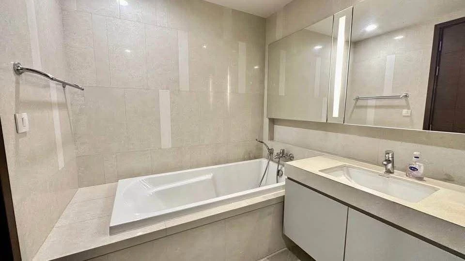 For rent: Quattro by Sansiri, 7th floor, spacious room, fully furnished, ready to move in, hurry and reserve now!