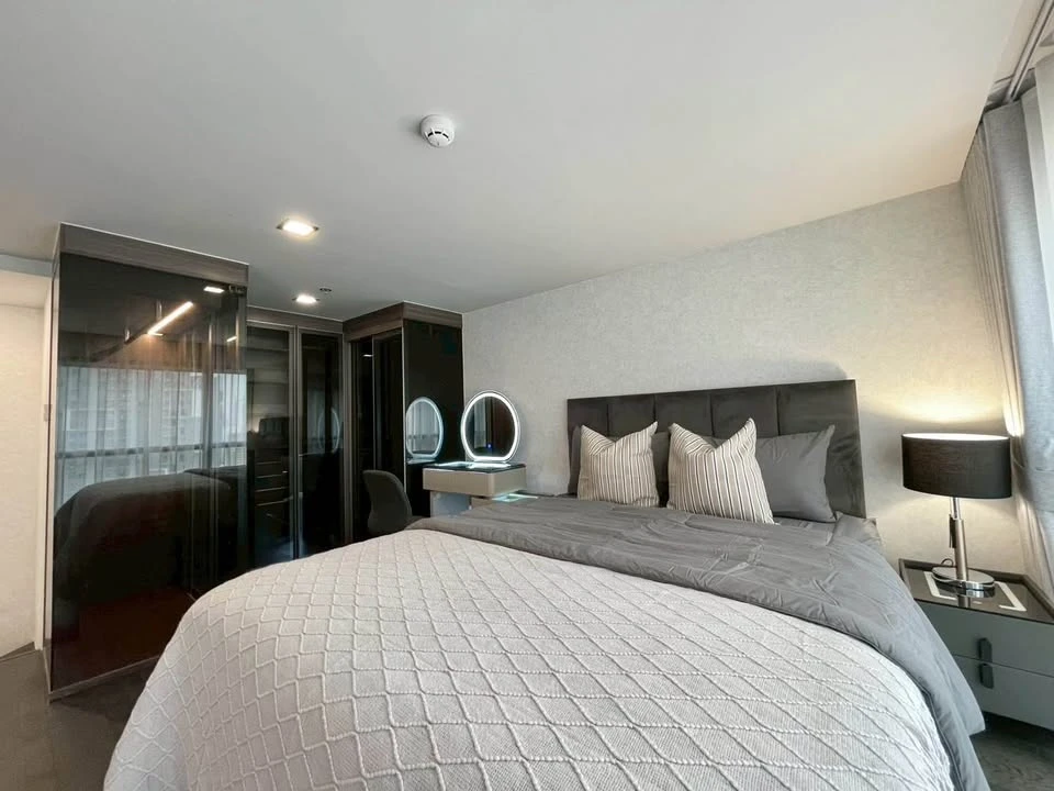 For rent: Connor Ratchawithi, very spacious room, luxuriously decorated with complete furniture, move in now, don't hesitate.