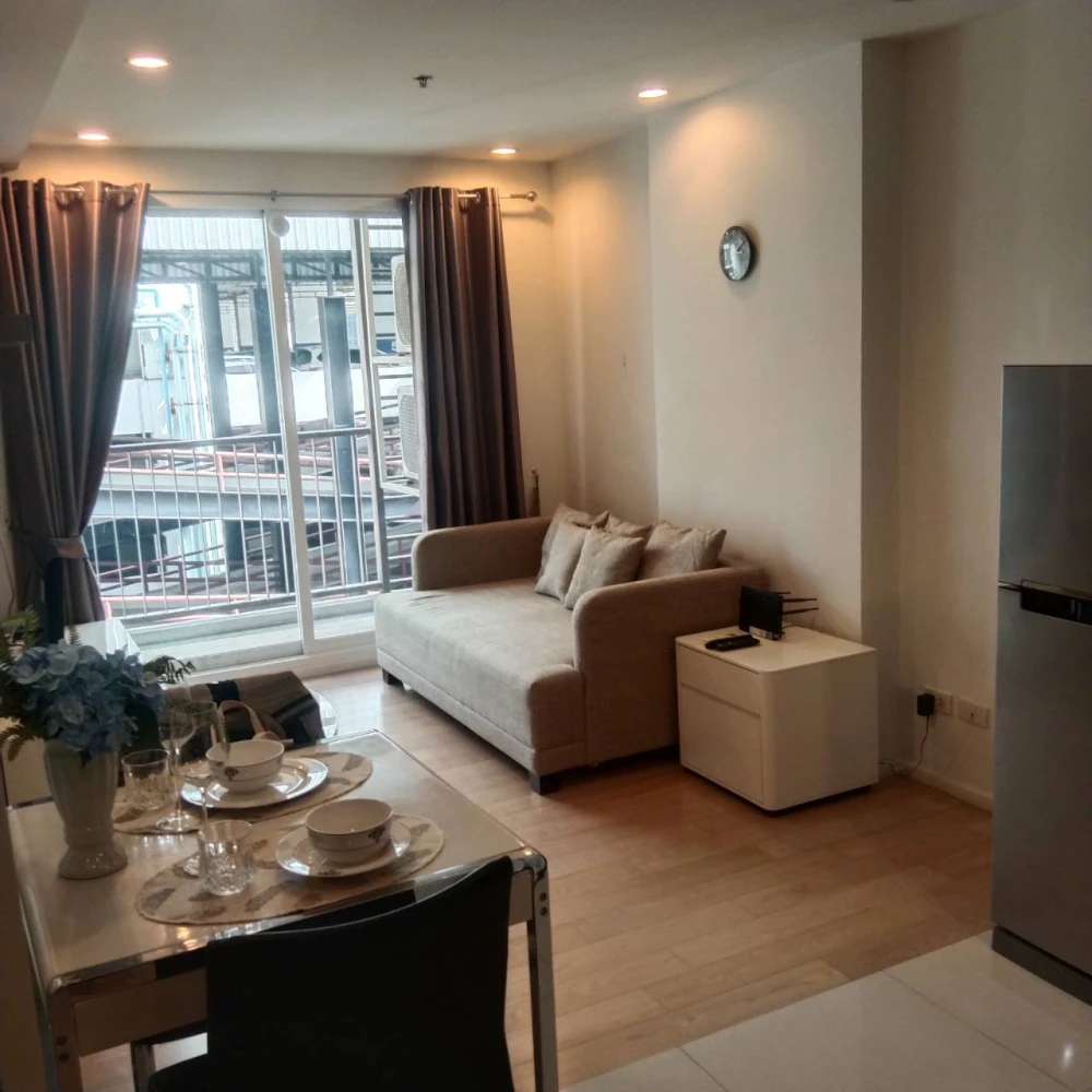 For rent!! Condo 15 Sukhumvit Residence, 7th floor, beautiful room, convenient transportation, ready to move in, don't miss it!!