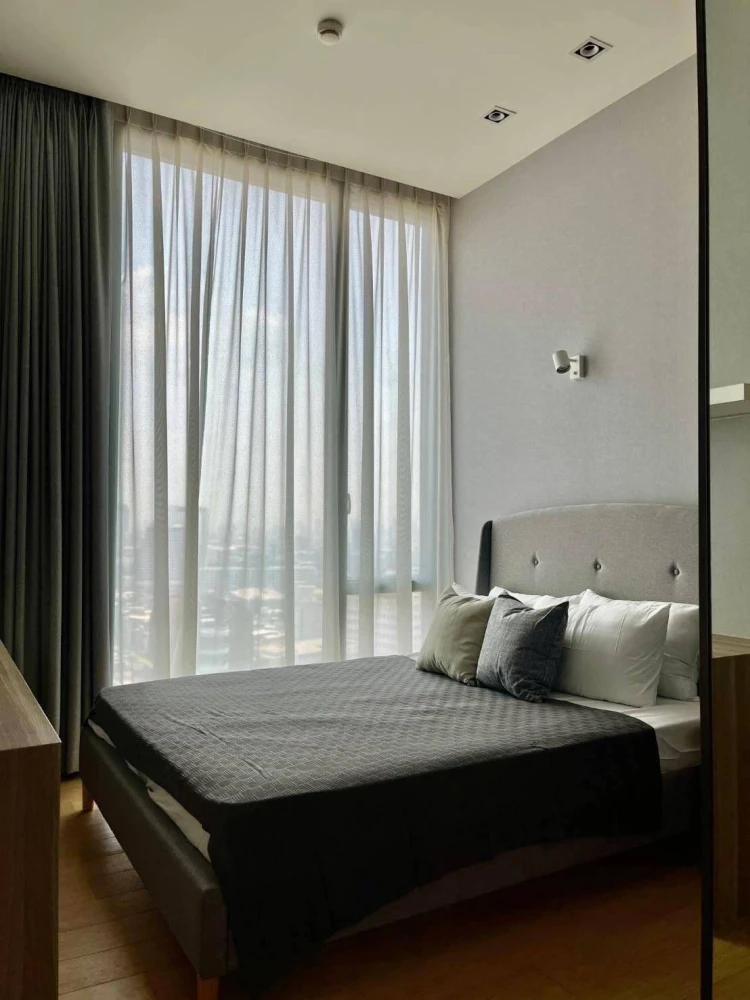 For rent: 28 Chidlom condo. Spacious unit with ample living space. Don't miss out!
