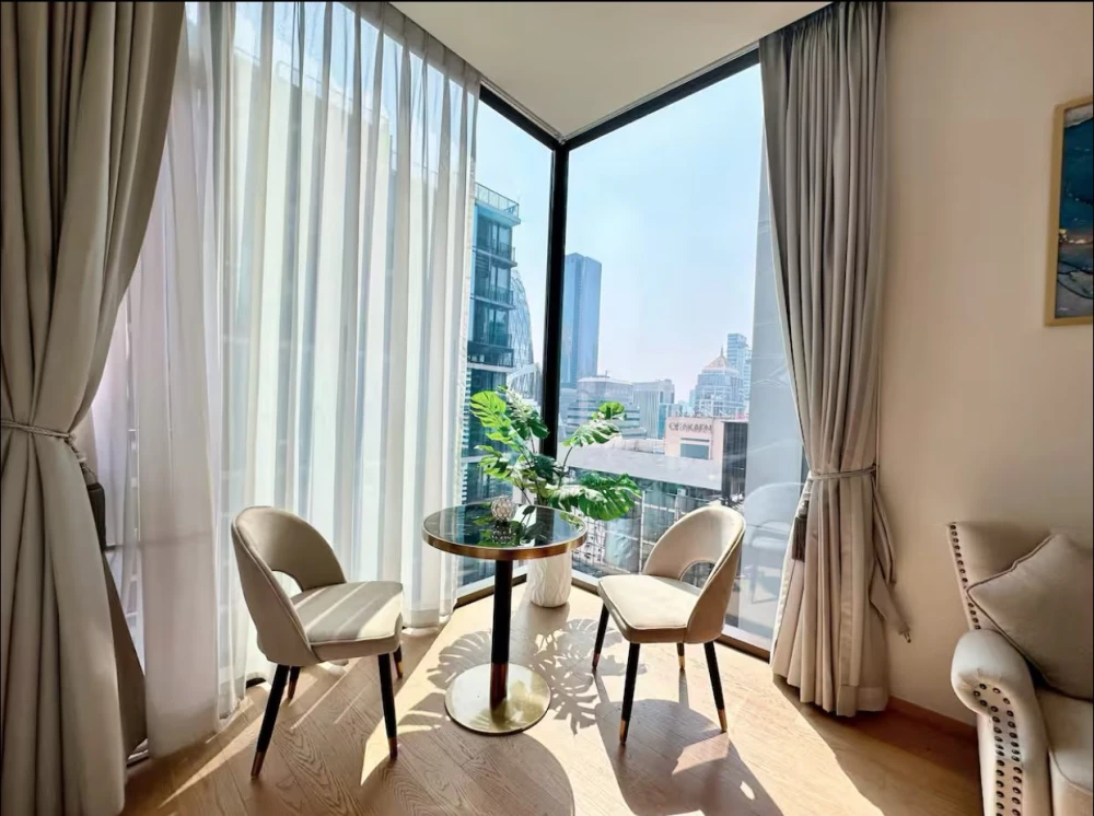 For rent!! Condo 28 Chidlom, 16th floor, beautiful condo, luxuriously decorated, fully furnished, ready to move in. Don't miss it!!