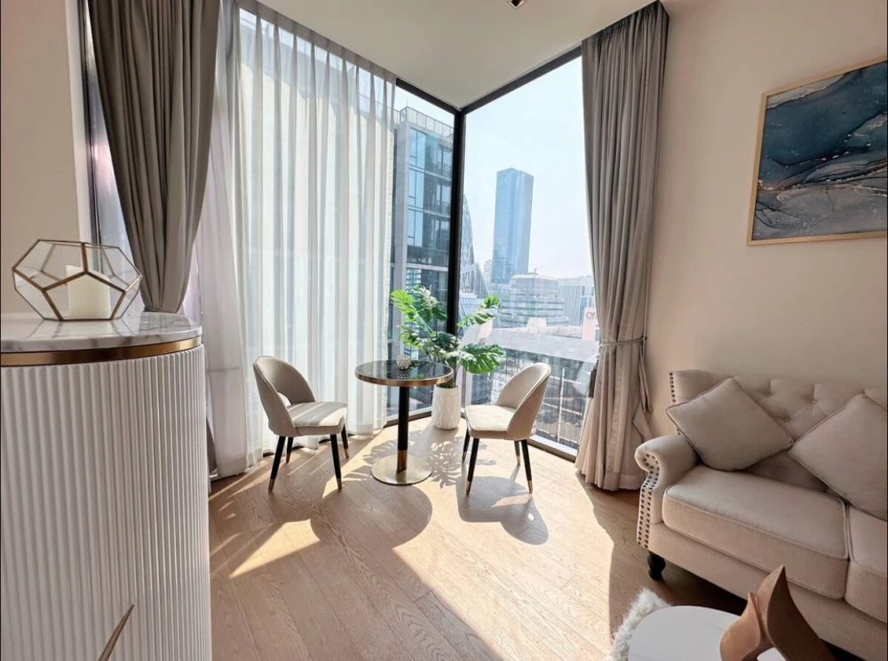 For rent!! Condo 28 Chidlom, 16th floor, beautiful condo, luxuriously decorated, fully furnished, ready to move in. Don't miss it!!