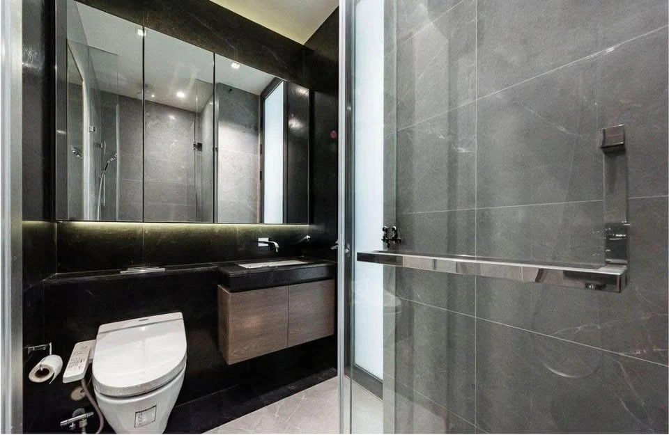 Condo for rent 28 Chidlom, high floor, very spacious room, fully furnished, beautiful view, you should not miss it.