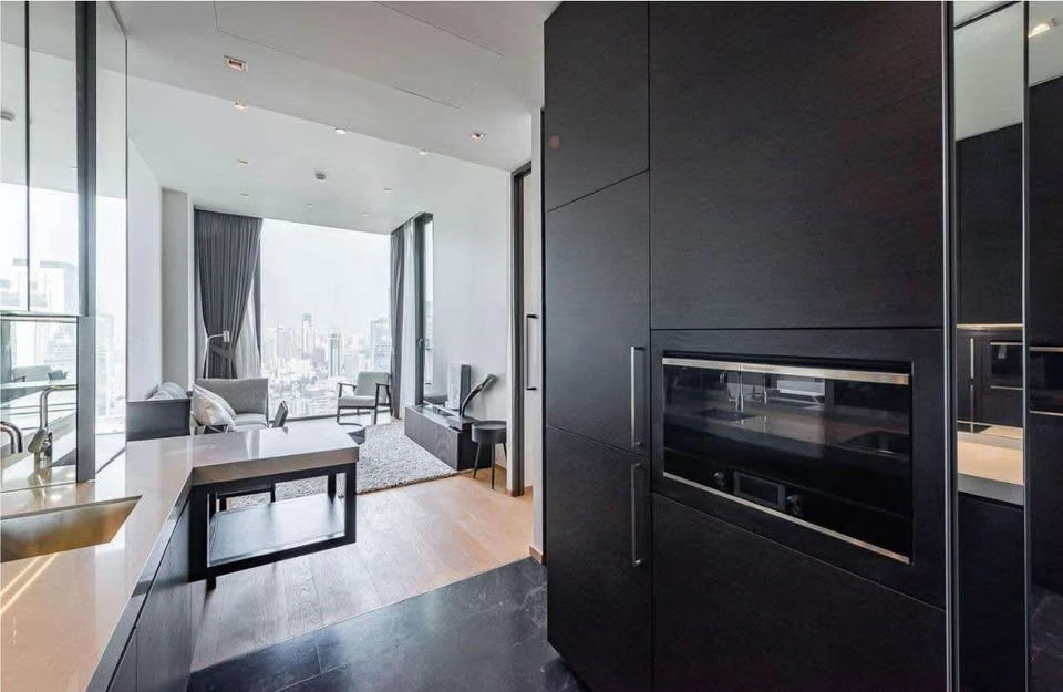 Condo for rent 28 Chidlom, high floor, very spacious room, fully furnished, beautiful view, you should not miss it.