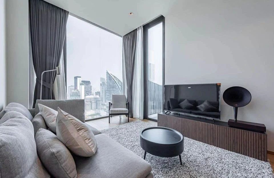 Condo for rent 28 Chidlom, high floor, very spacious room, fully furnished, beautiful view, you should not miss it.