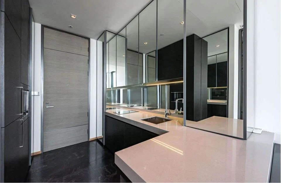 Condo for rent 28 Chidlom, high floor, very spacious room, fully furnished, beautiful view, you should not miss it.