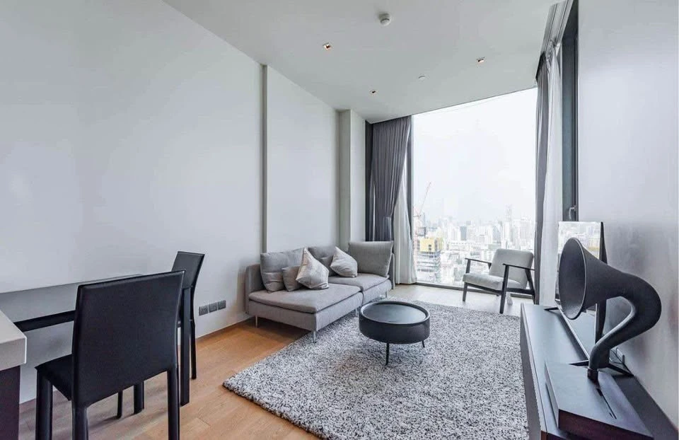 Condo for rent 28 Chidlom, high floor, very spacious room, fully furnished, beautiful view, you should not miss it.