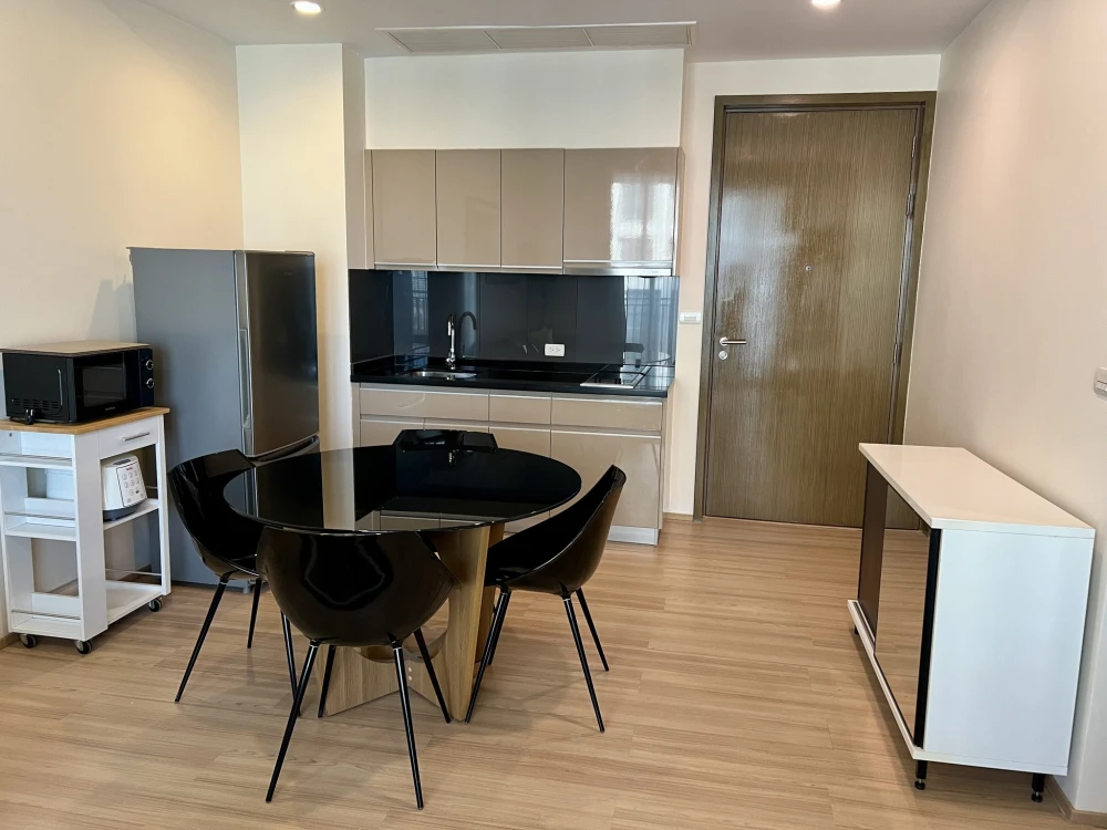 Condo for rent 39 by Sansiri, large room, comfortable living, 23rd floor, high view, convenient, complete in one place. You must move quickly.