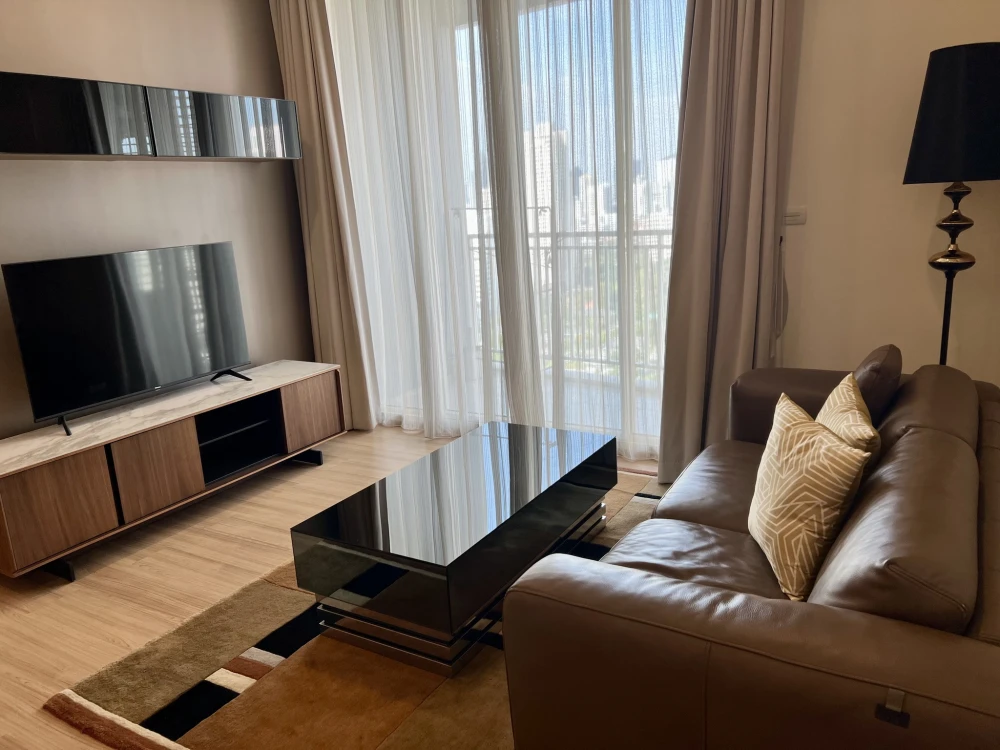 Condo for rent 39 by Sansiri, large room, comfortable living, 23rd floor, high view, convenient, complete in one place. You must move quickly.