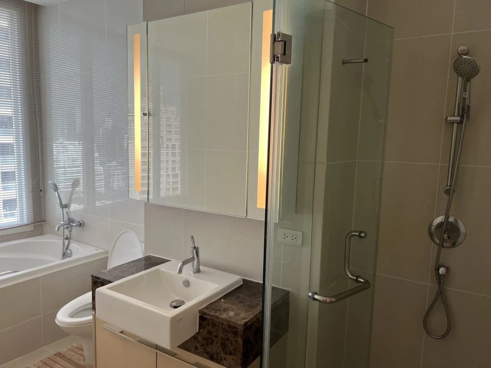 Condo for rent 39 by Sansiri, large room, comfortable living, 23rd floor, high view, convenient, complete in one place. You must move quickly.