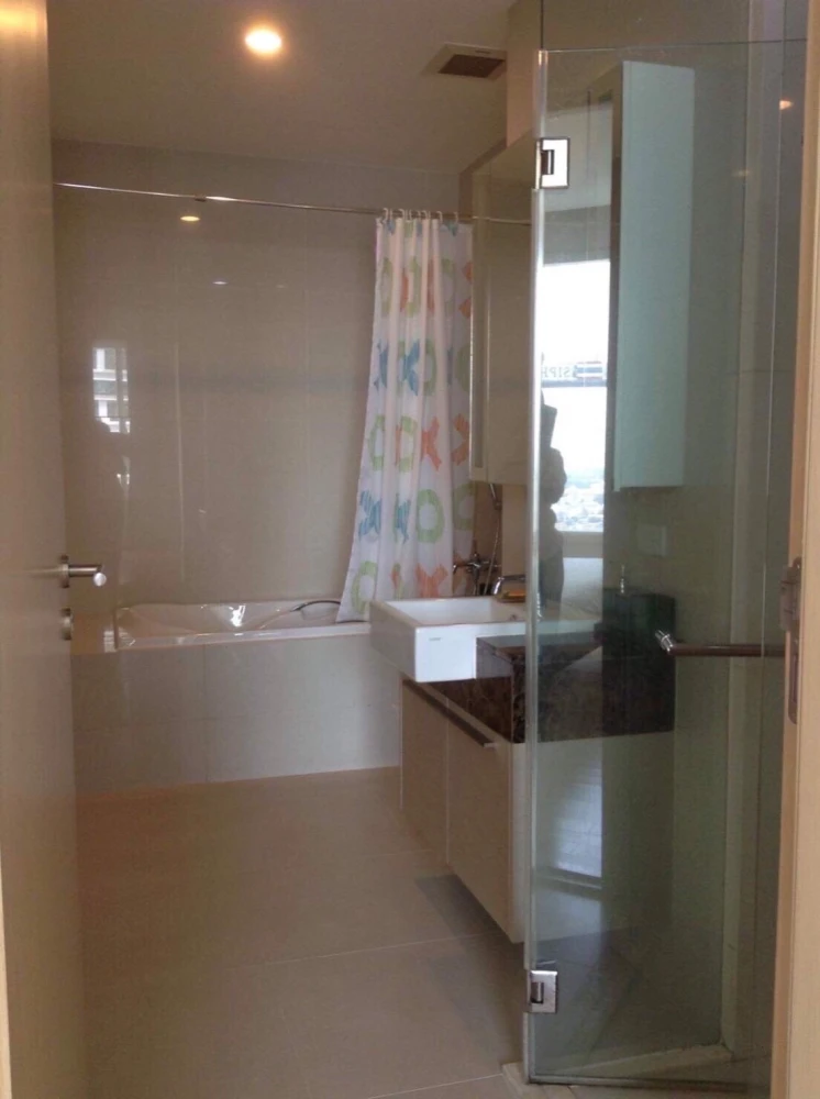 Condo for rent at 39 by Sansiri. Great room, amazing price! First come, first served! Book now!!