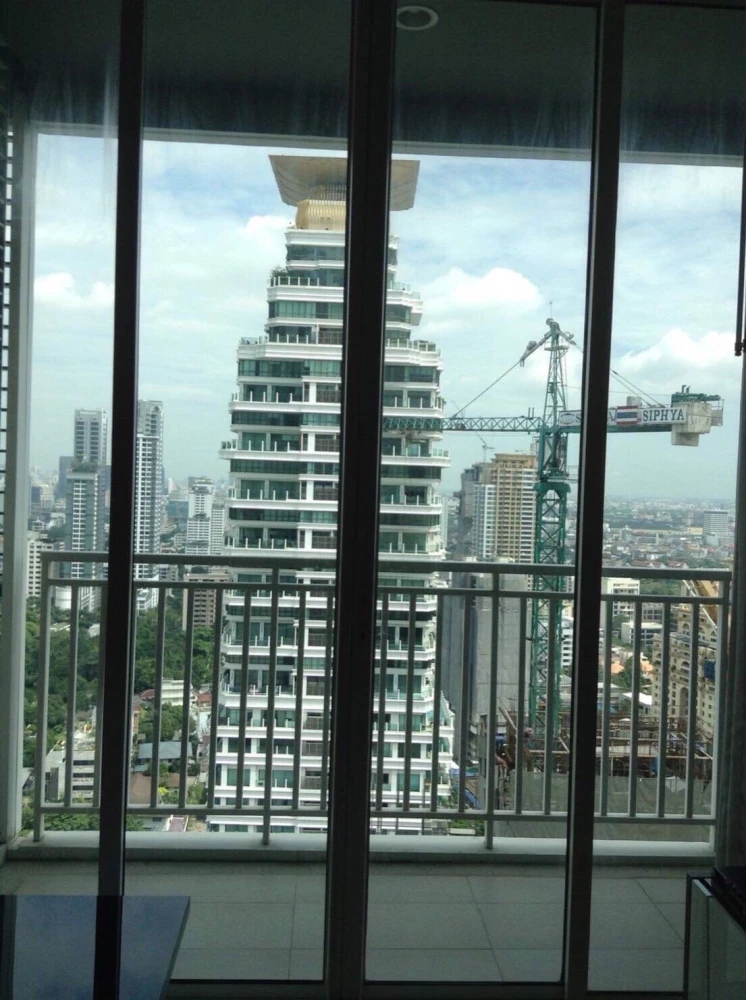 Condo for rent at 39 by Sansiri. Great room, amazing price! First come, first served! Book now!!