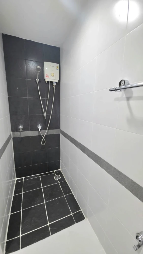 Condo for rent, A Space Asoke-Ratchada. Nicely decorated unit with high-quality built-in furniture and complete appliances. Book now!