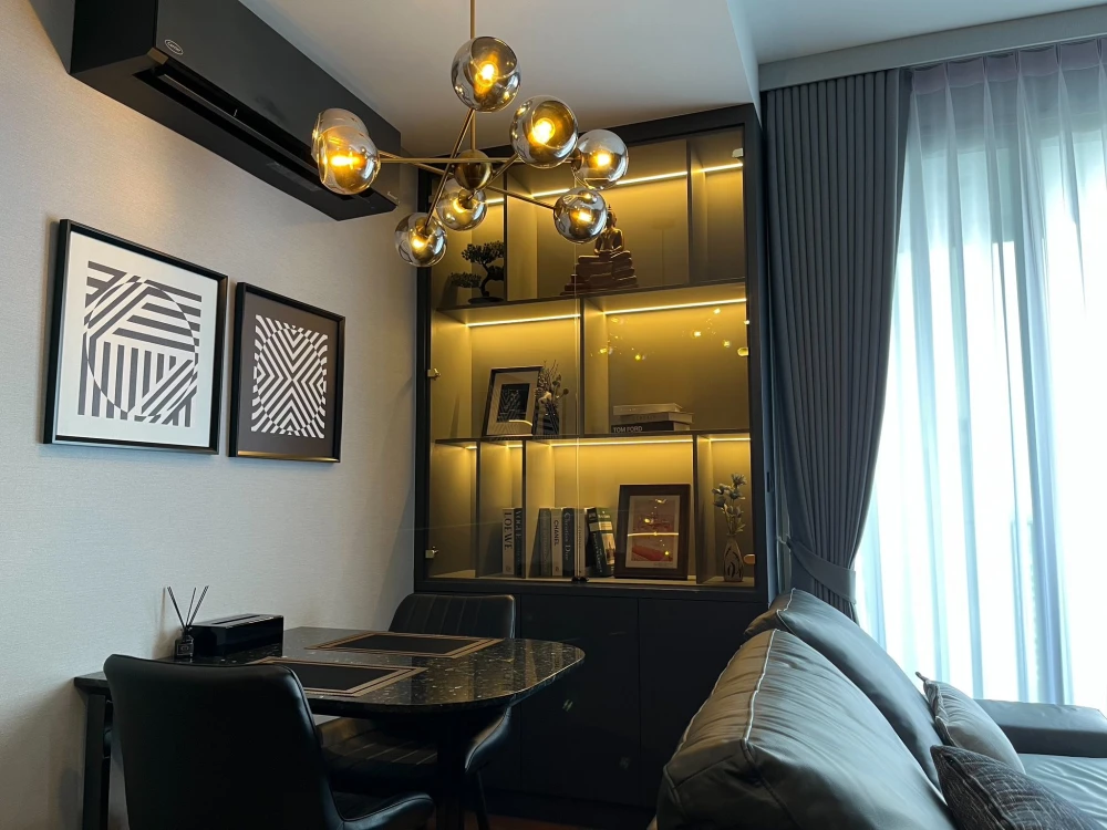 Condo for rent: Ashton Morph 38, spacious and comfortable room, comes with a good built-in kitchen. Good like this, hurry and reserve now!