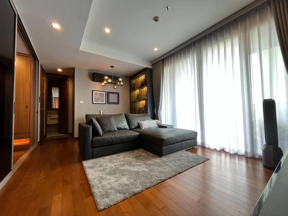 Condo for rent: Ashton Morph 38, spacious and comfortable room, comes with a good built-in kitchen. Good like this, hurry and reserve now!