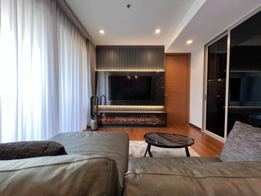Condo for rent: Ashton Morph 38, spacious and comfortable room, comes with a good built-in kitchen. Good like this, hurry and reserve now!