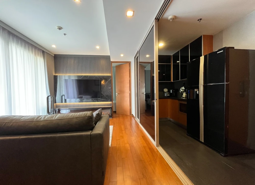 Condo for rent: Ashton Morph 38, spacious and comfortable room, comes with a good built-in kitchen. Good like this, hurry and reserve now!