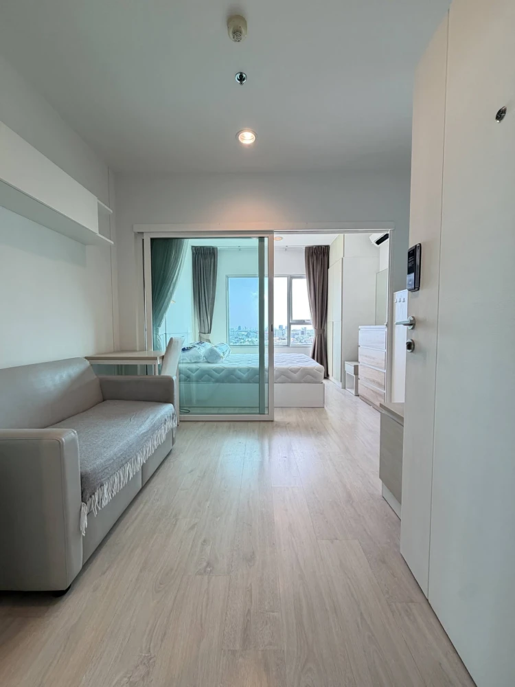 Condo for rent, Aspire Ratchada-Wongsawang. The unit is partitioned into separate, clearly defined zones. The price is affordable. Book now, don't mis