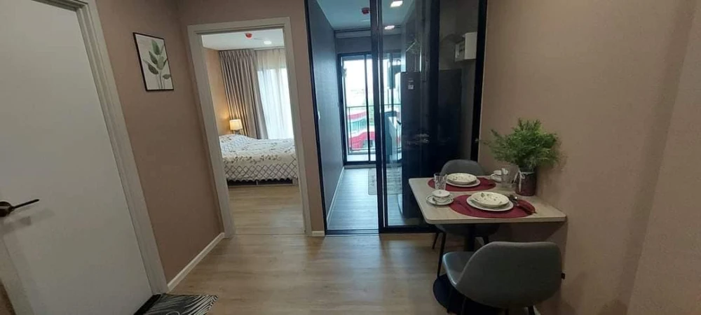 For rent: Condo Atmoz Flow Minburi, separate bedrooms, common area view, very beautiful swimming pool, book now.