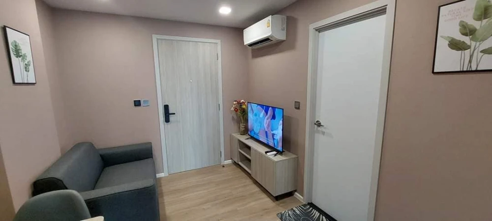 For rent: Condo Atmoz Flow Minburi, separate bedrooms, common area view, very beautiful swimming pool, book now.