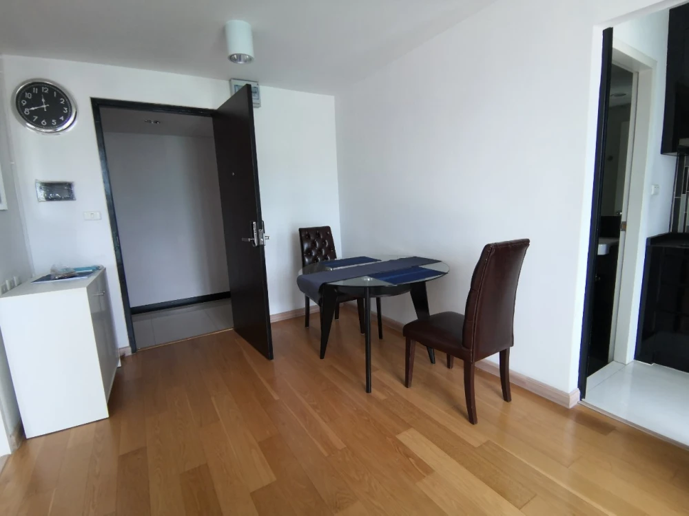 Condo for rent at Bangkok Feliz Krungthonburi. Ready to move in, fully furnished. Book now, don't miss out!