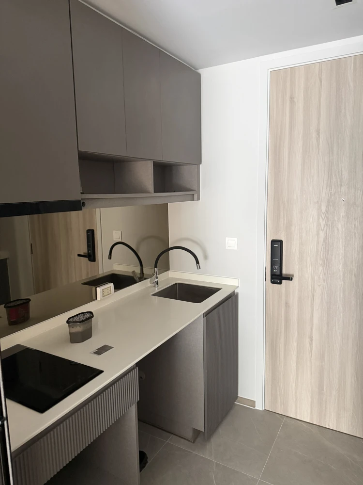 For rent: Chapter Thonglor 25 condo, fully furnished and equipped with appliances. Just bring your personal belongings and move in! You don't want to