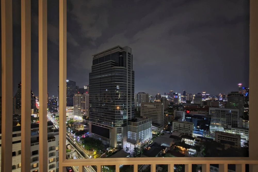 For rent: Culture Chula Condo, 1-bedroom duplex unit, corner lot, very private, 20th floor, high floor, unblocked view, no outside noise. Book now!