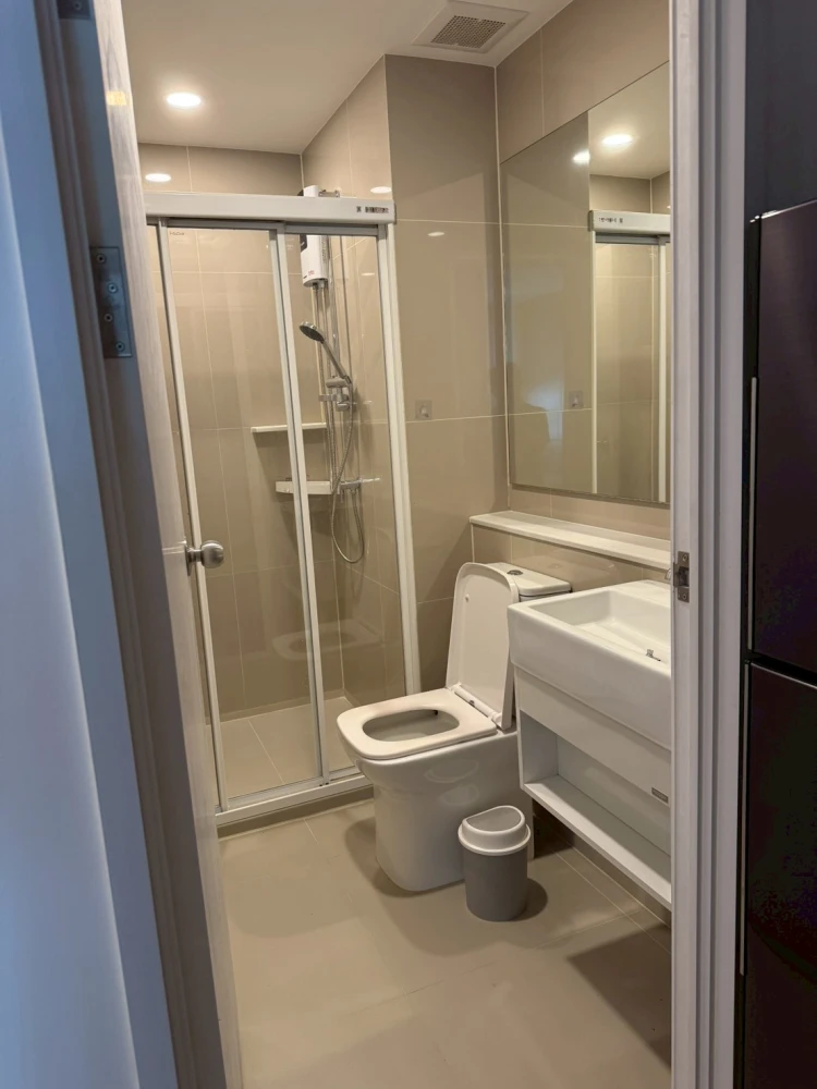 Condo for rent, Denim Jatujak. Nicely furnished with high-quality built-in features. Amazing price! Book today! Don't miss out!