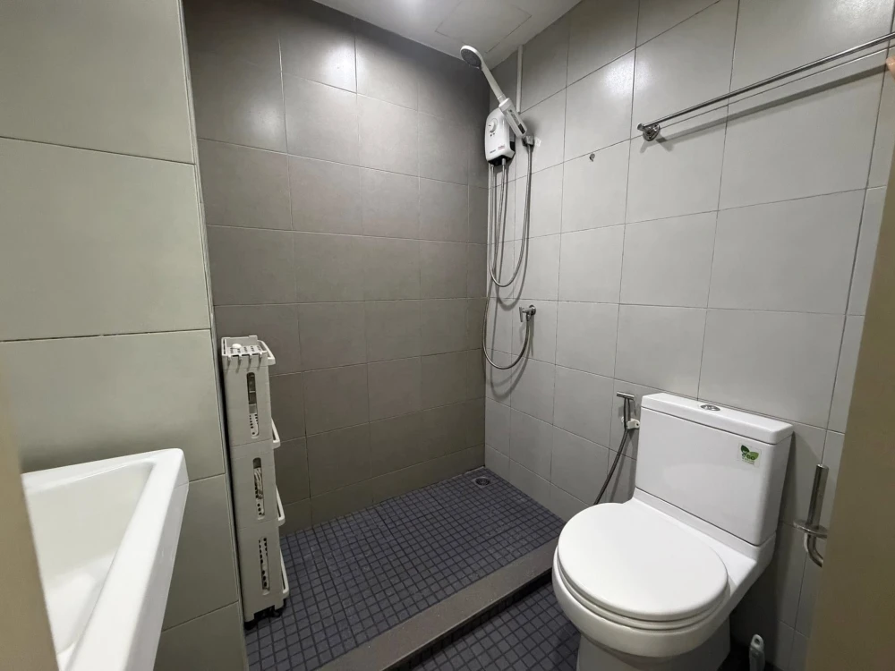 For rent: Elio Sukhumvit 64 condo, studio room, 4th floor, fully furnished. Don't miss out!