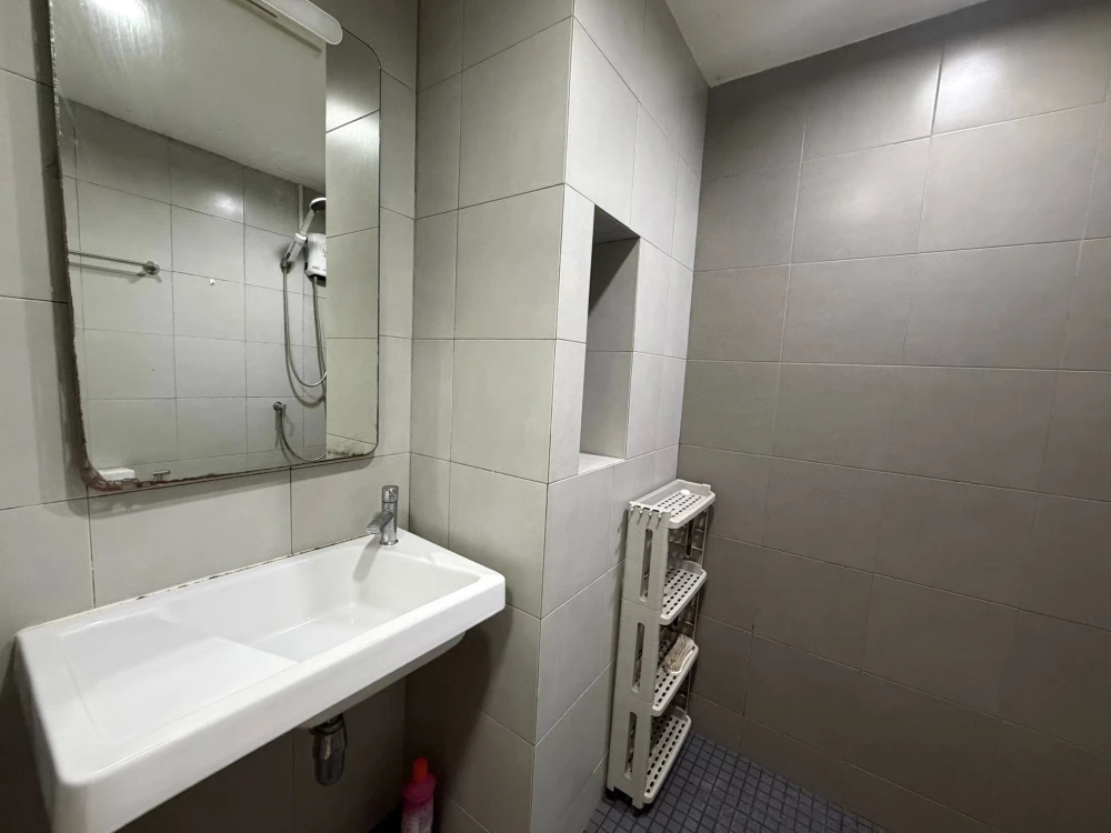 For rent: Elio Sukhumvit 64 condo, studio room, 4th floor, fully furnished. Don't miss out!