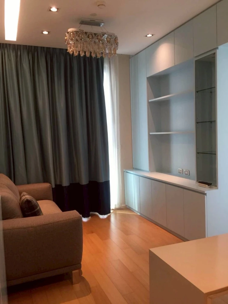 Condo for rent Equinox Pahol Vibha, spacious room, lots of usable space, high floor, hurry up and reserve now, don't miss out.
