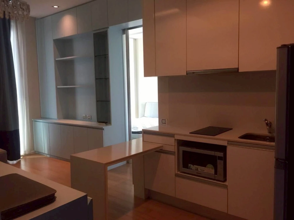 Condo for rent Equinox Pahol Vibha, spacious room, lots of usable space, high floor, hurry up and reserve now, don't miss out.