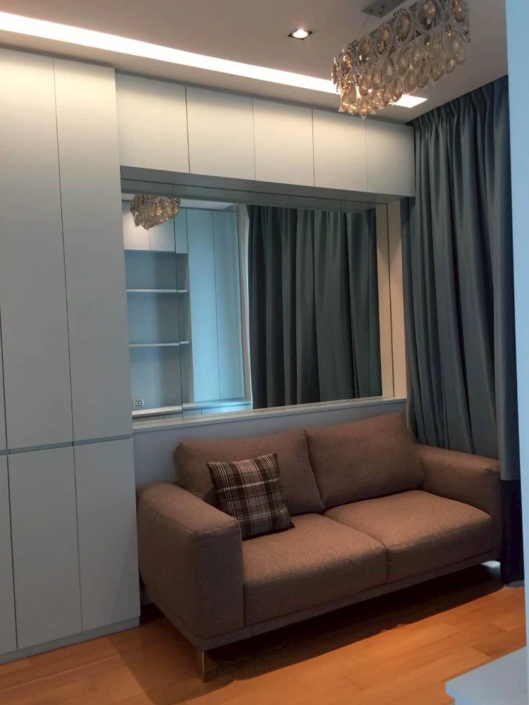 Condo for rent Equinox Pahol Vibha, spacious room, lots of usable space, high floor, hurry up and reserve now, don't miss out.