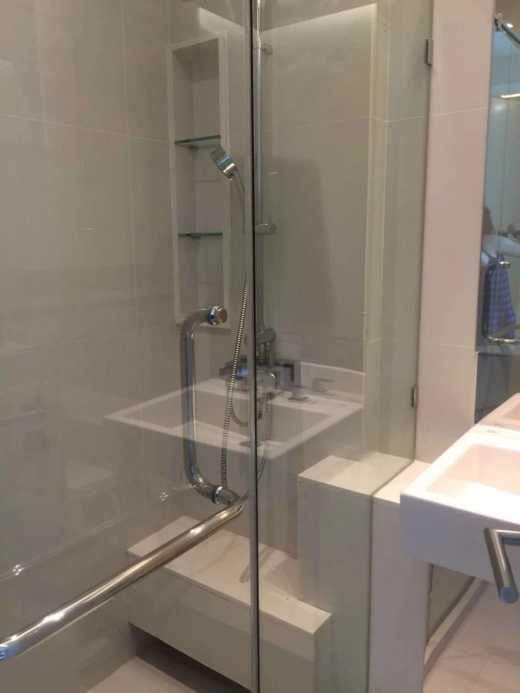 Condo for rent Equinox Pahol Vibha, spacious room, lots of usable space, high floor, hurry up and reserve now, don't miss out.