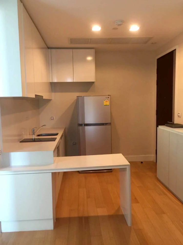 Condo for rent Equinox Pahol Vibha, spacious room, lots of usable space, high floor, hurry up and reserve now, don't miss out.