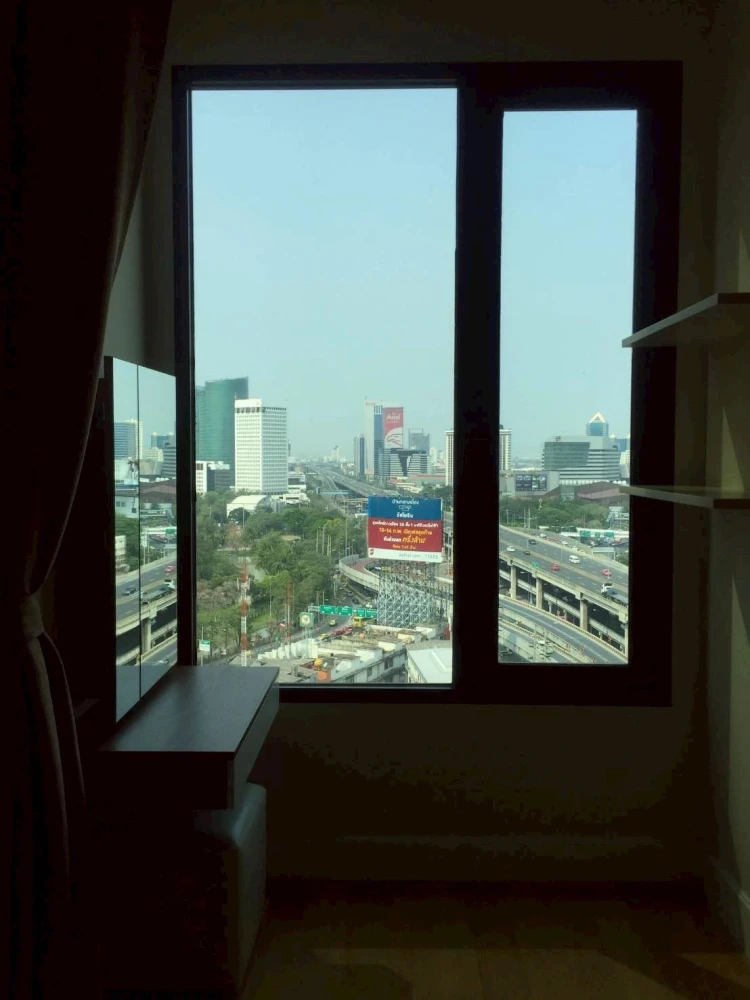 Condo for rent Equinox Pahol Vibha, spacious room, lots of usable space, high floor, hurry up and reserve now, don't miss out.