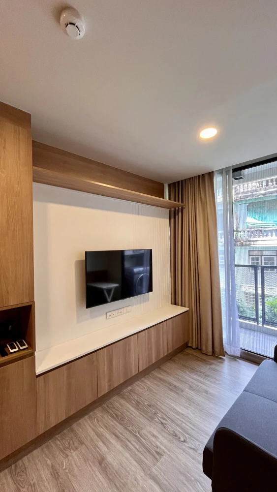 Condo for rent, Flexi Sathorn - Charoen Nakhon, spacious room, comfortable, with well-decorated built-in furniture. Book now before you miss out!!!