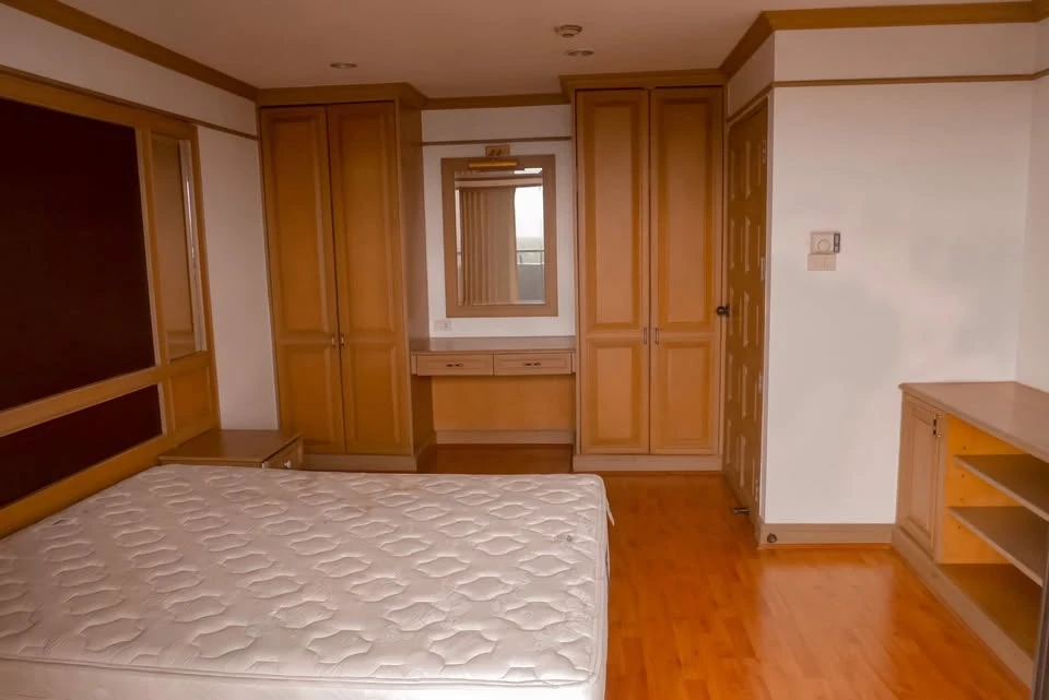 Condo for rent, Flora Ville. Spacious room with ample living space. Fully furnished with appliances. Book today! Don't delay!