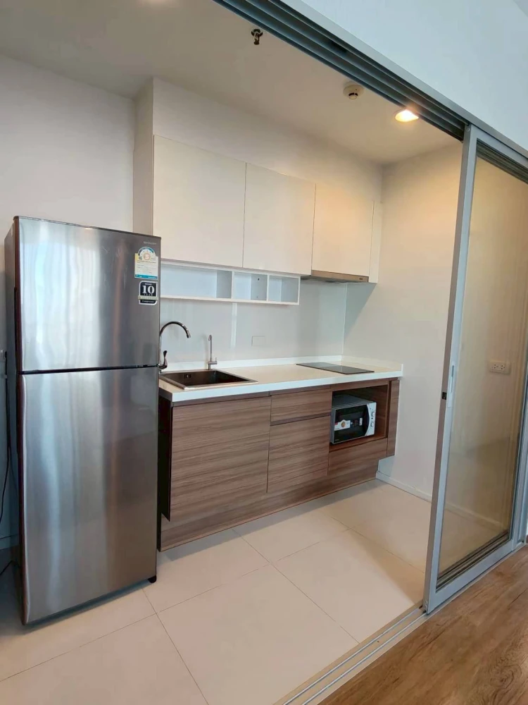 For rent: Condo Fuse Chan-Sathorn, large room, comfortable, 15th floor, high view, convenient, complete in one place, move now.