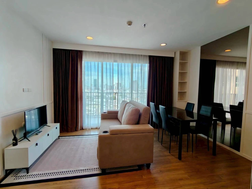 For rent: Condo Fuse Chan-Sathorn, large room, comfortable, 15th floor, high view, convenient, complete in one place, move now.