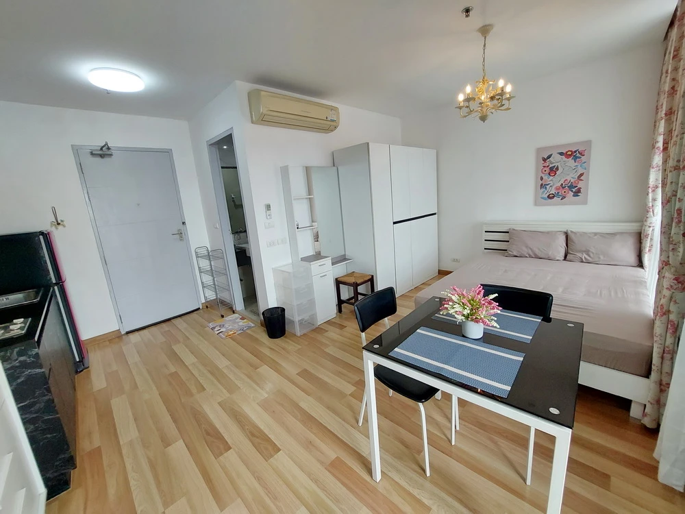 Condo for rent: IDEO BluCove Sukhumvit. Beautifully decorated in a sweet vintage style. Enjoy the BTS view and cool breeze. Book now!