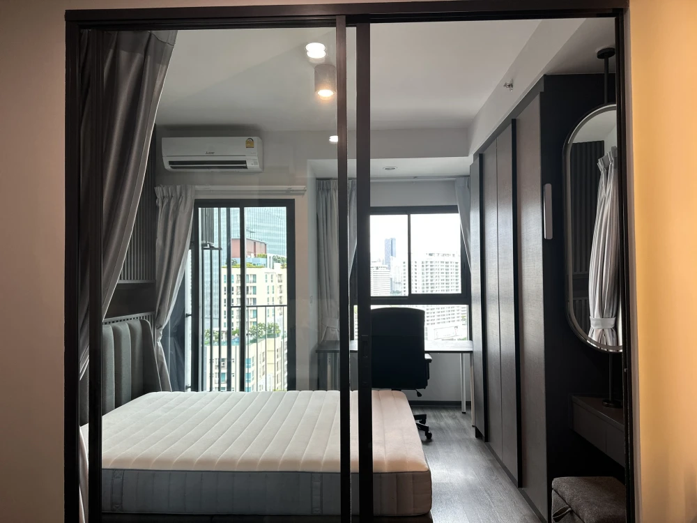 Condo for rent: IDEO Chula–Samyan. Beautifully decorated room with excellent built-in furniture. Everything you need in one place. Just bring your bag