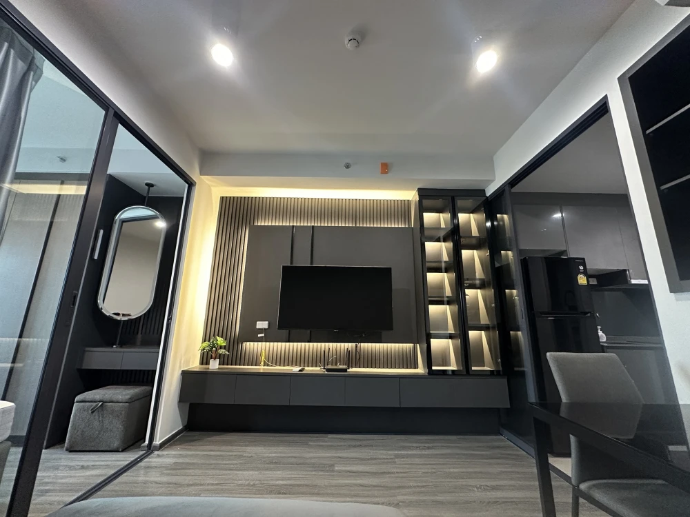 Condo for rent: IDEO Chula–Samyan. Beautifully decorated room with excellent built-in furniture. Everything you need in one place. Just bring your bag